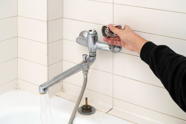 Cost of Leaky Bathtub Repair in Sparks